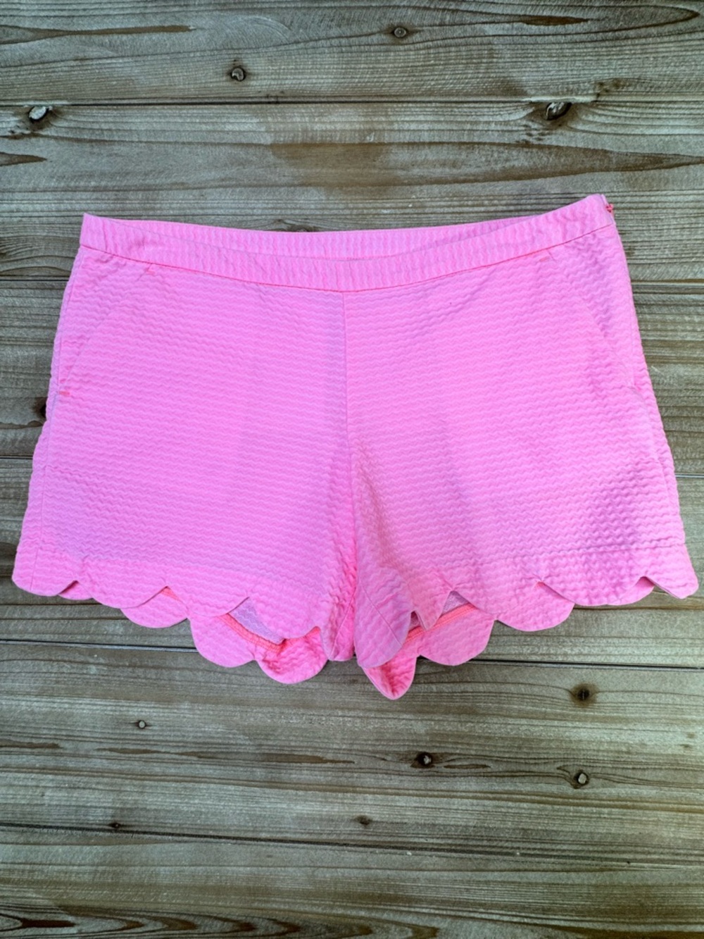 Lilly Pulitzer Pink Scalloped Hem Textured Shorts Size 6